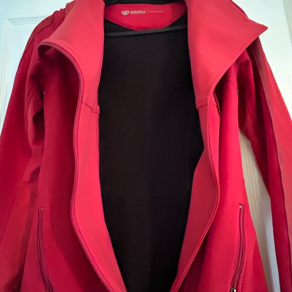 Titika red activewear water repellant jacket/coat with functional features. - Picture 4 of 9